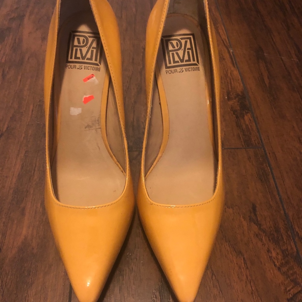 Pour la victoire nude pumps
